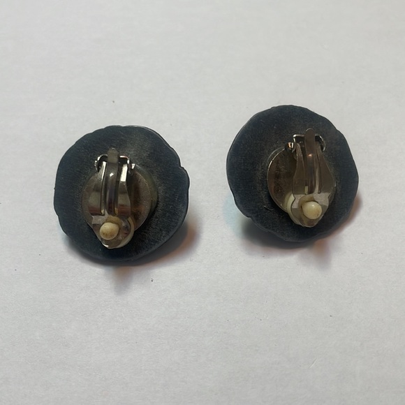 Clip on earrings - Picture 2 of 2